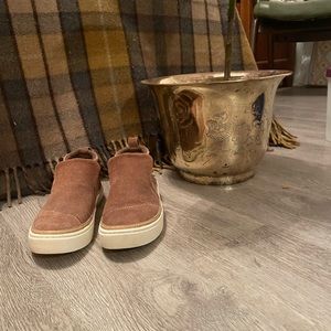 Tom’s women’s shoes, medium brown suede